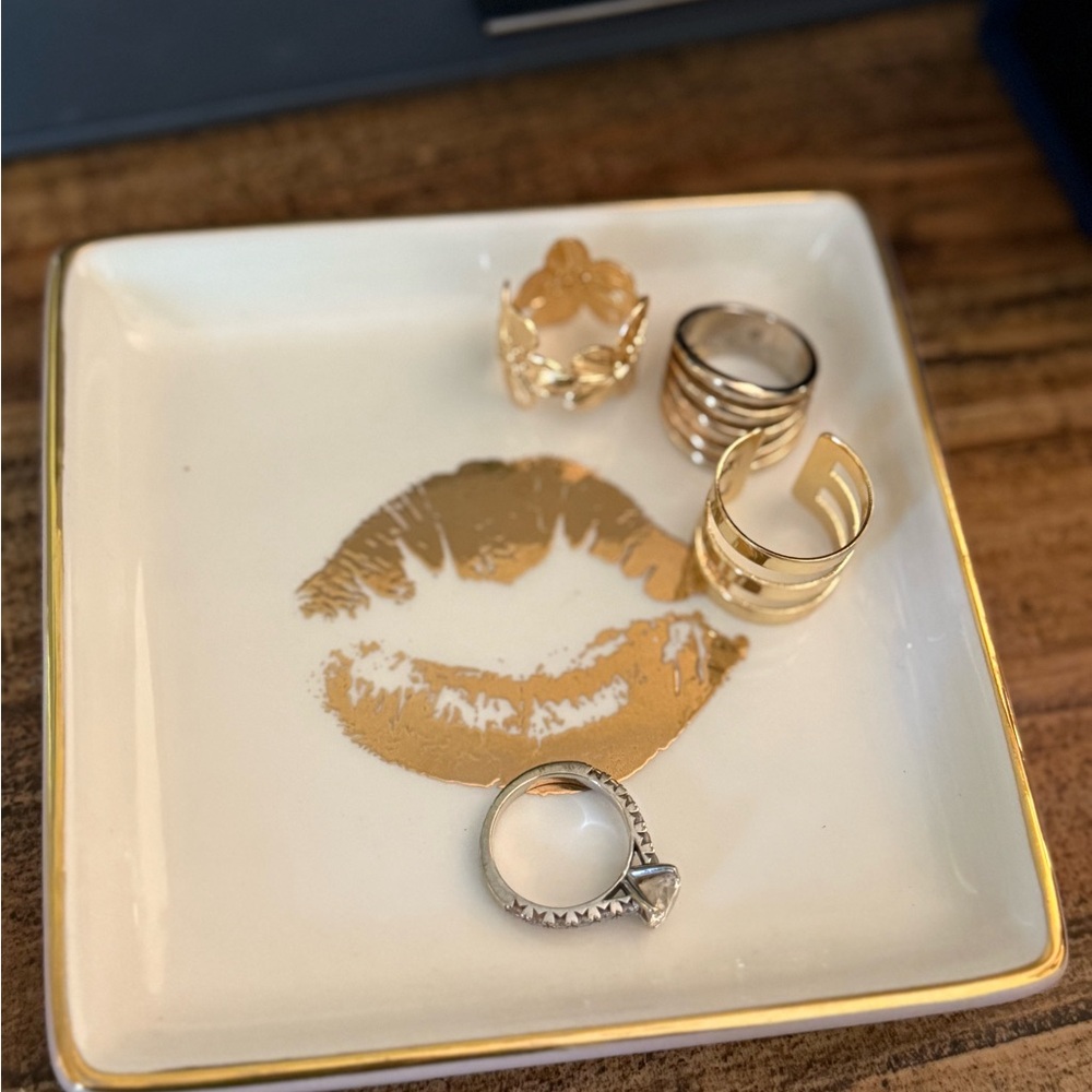 Ceramic Lips Trinket Dish in Gold & White